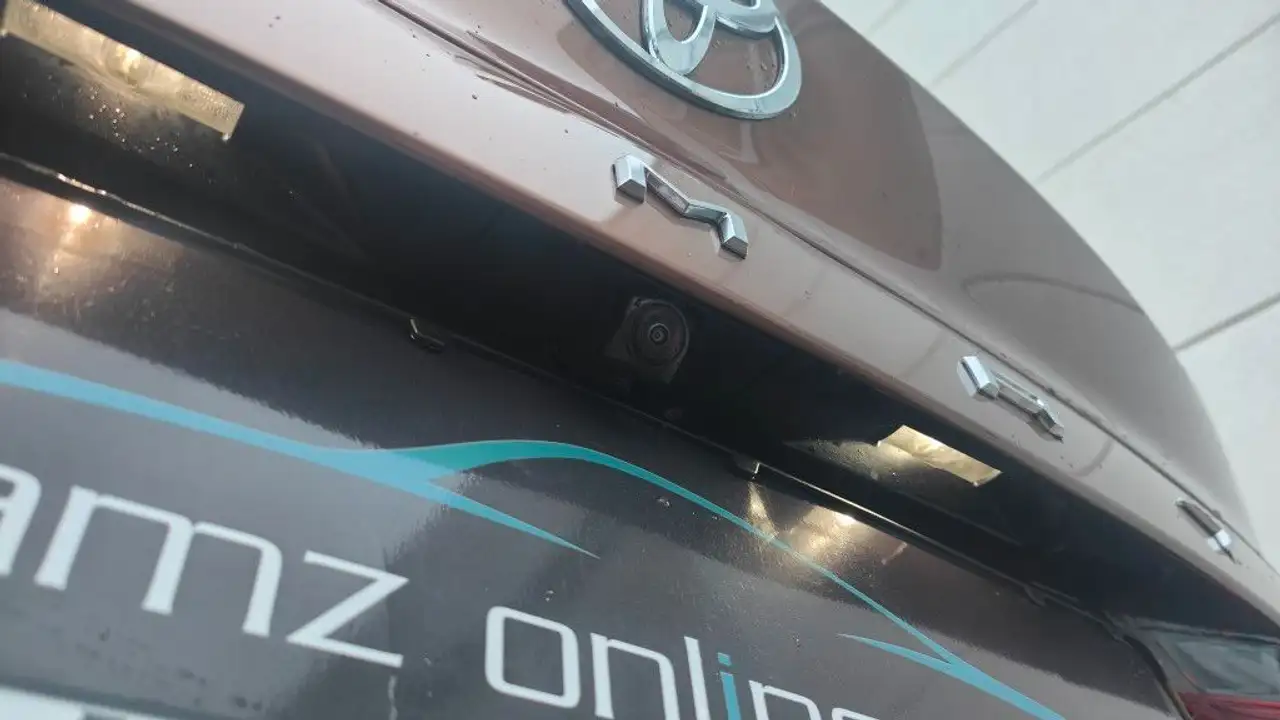 Toyota Camry 8