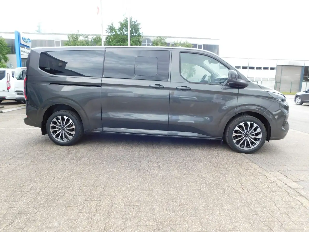 Ford Tourneo 4
