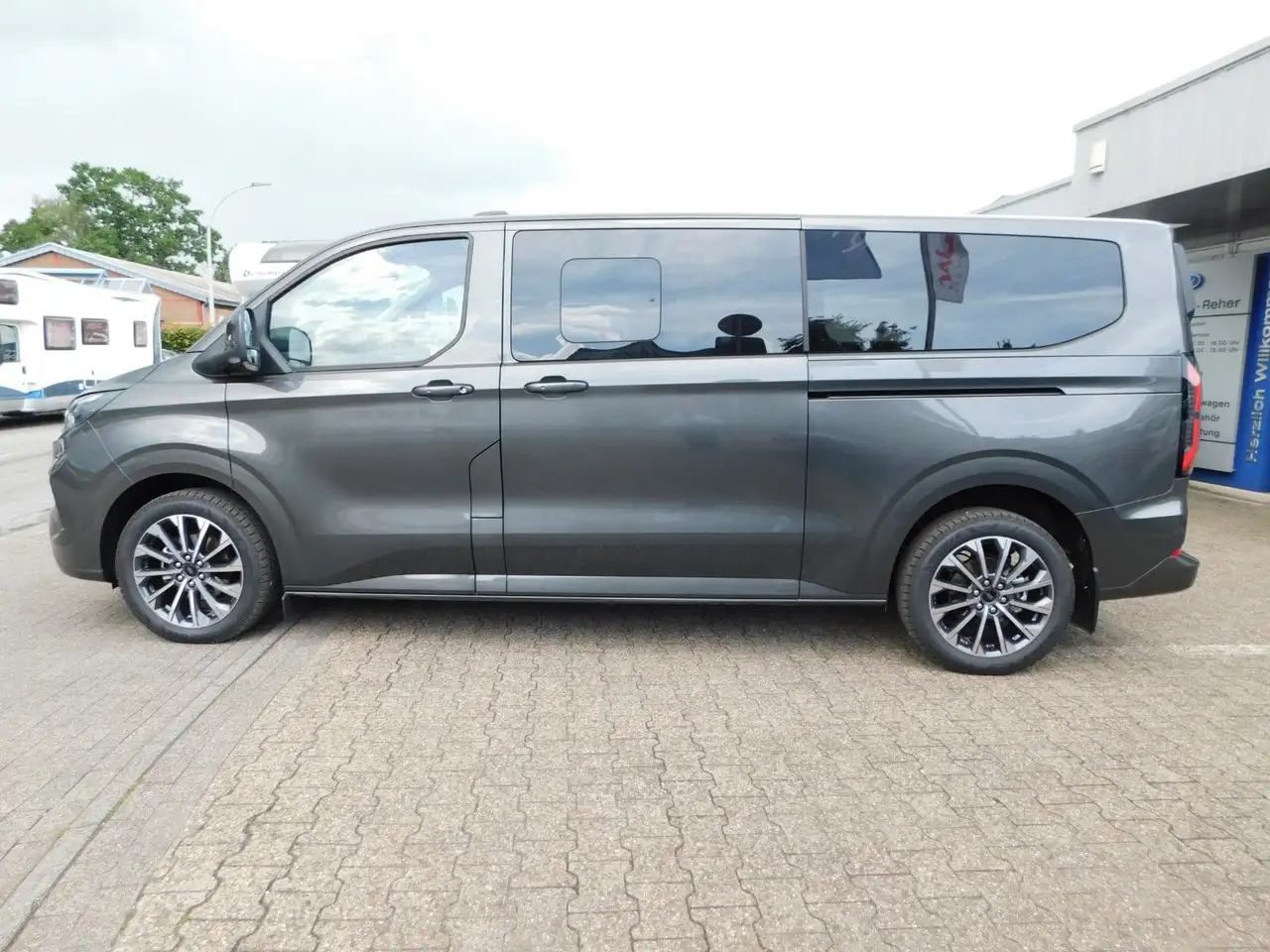 Ford Tourneo 8