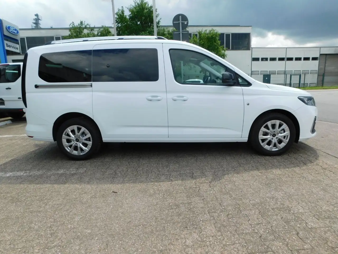 Ford Tourneo 4