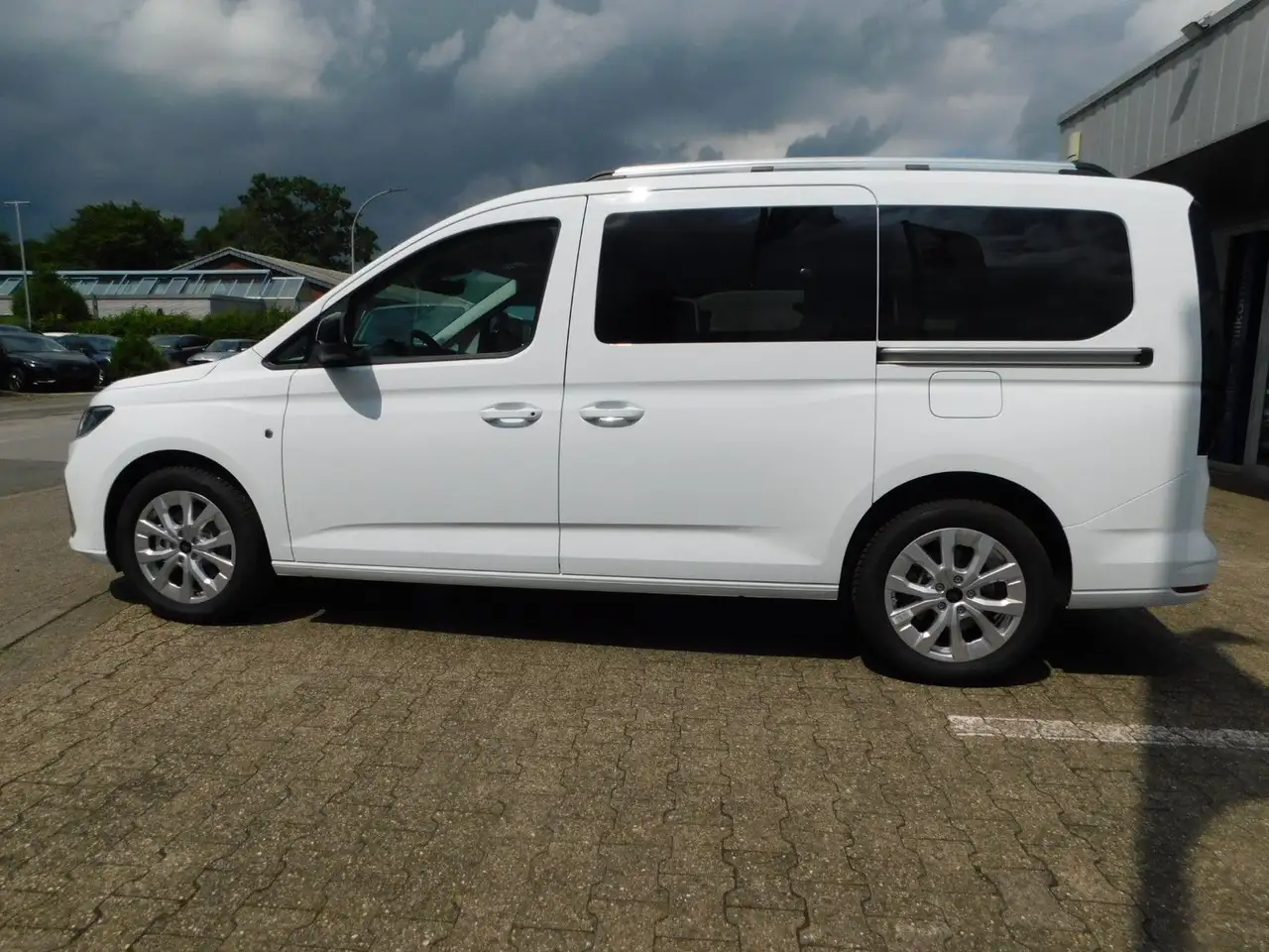 Ford Tourneo 8