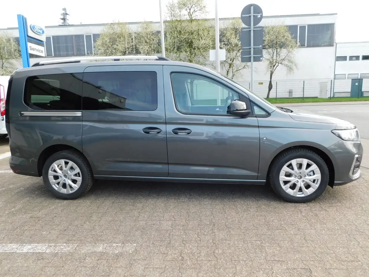 Ford Tourneo 4