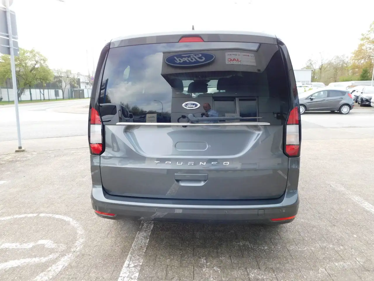 Ford Tourneo 6