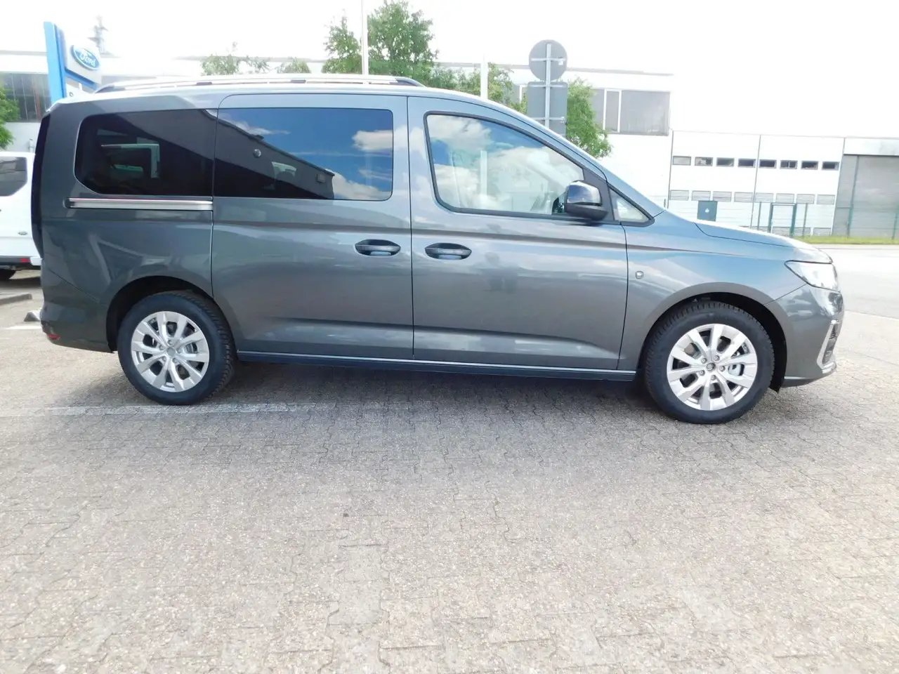 Ford Tourneo 4