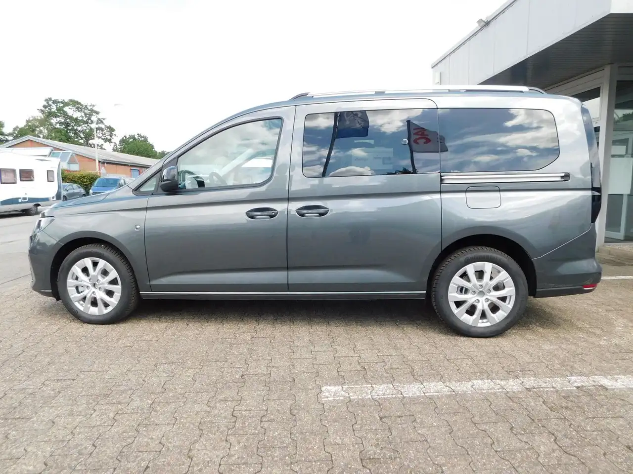 Ford Tourneo 8