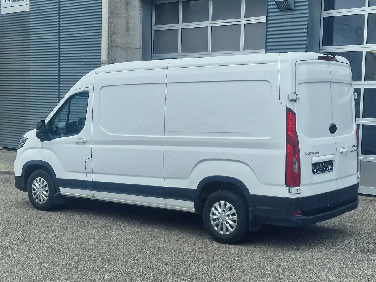 Maxus Deliver 9 5