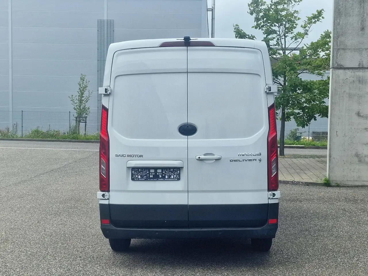 Maxus Deliver 9 8