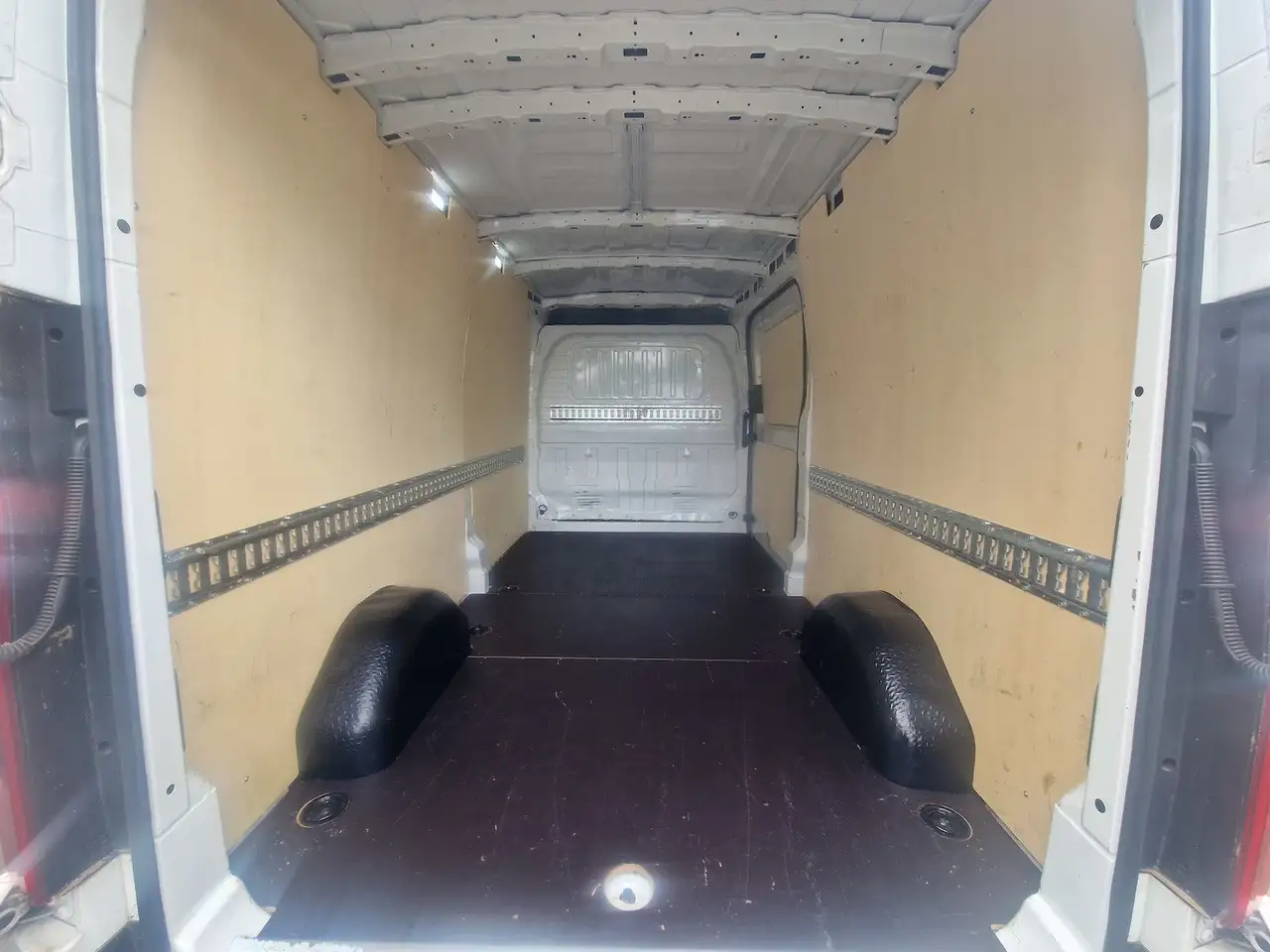 Maxus Deliver 9 9