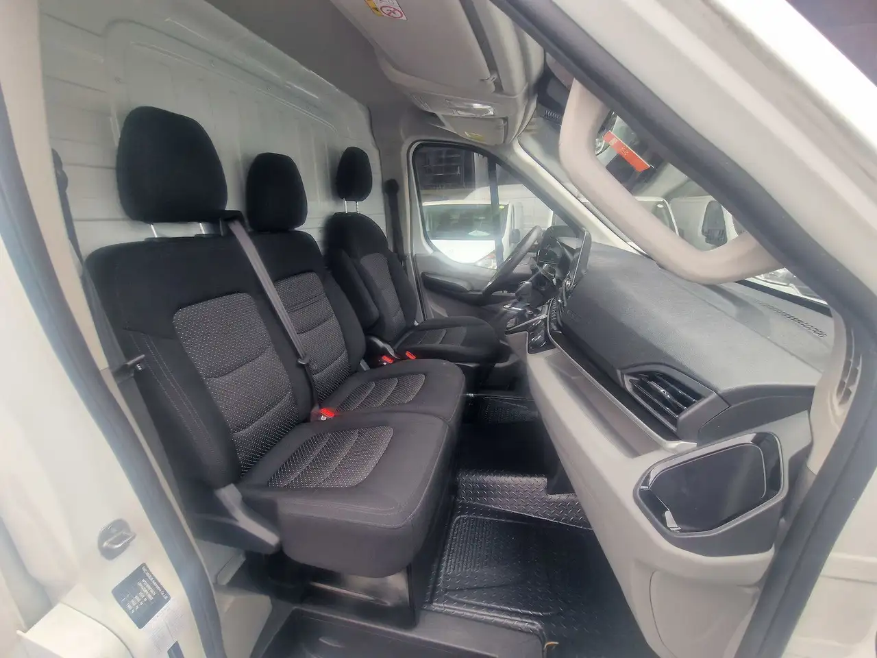 Maxus Deliver 9 12