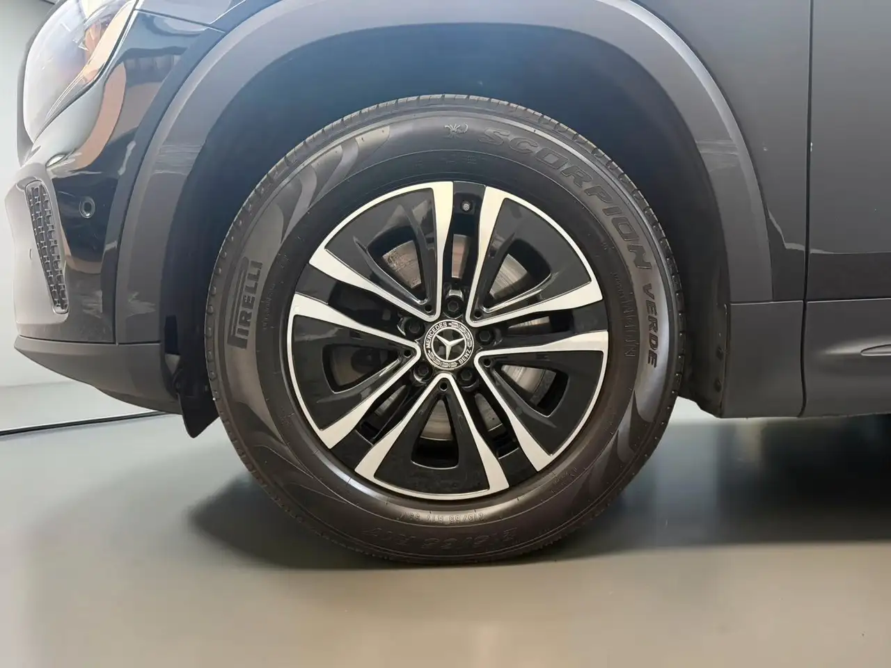 Mercedes-Benz GLB 200 4