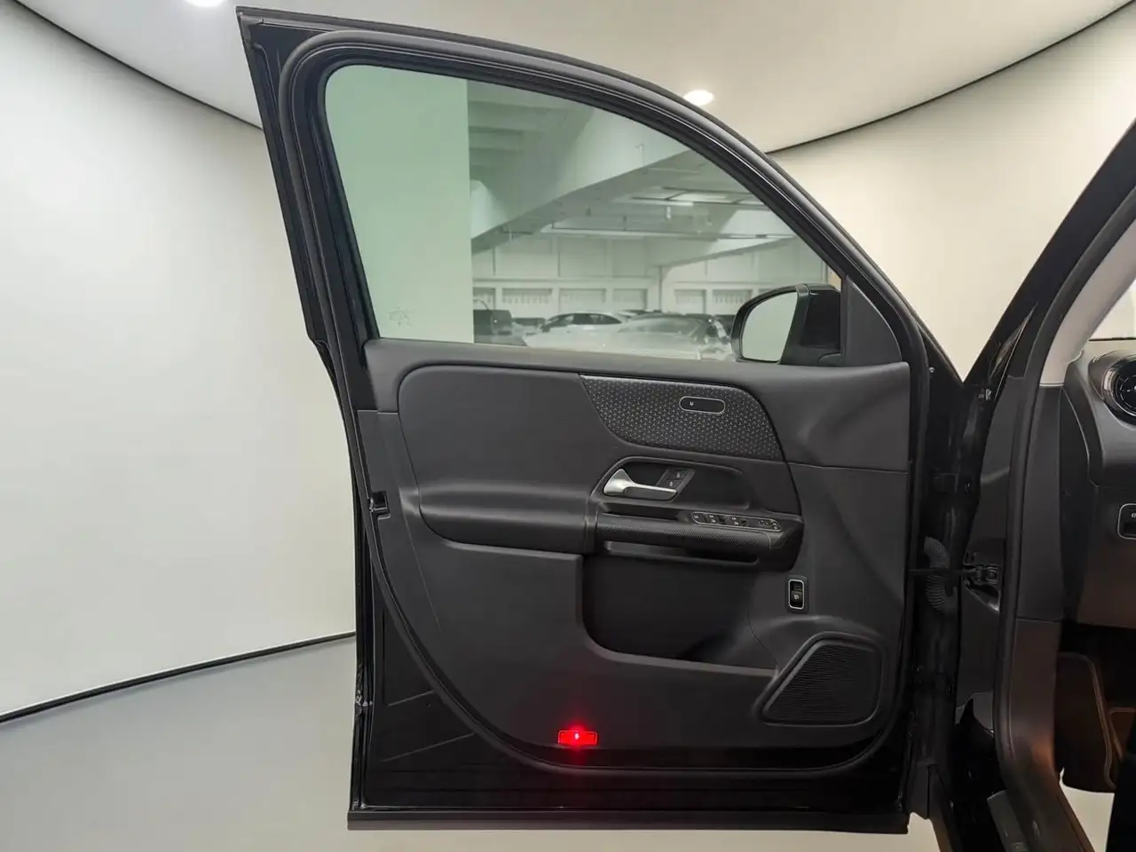 Mercedes-Benz GLB 200 8