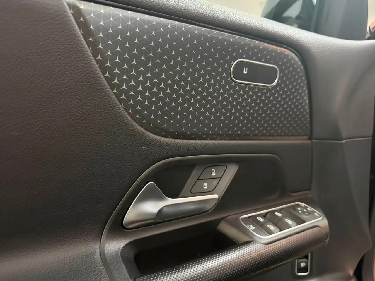 Mercedes-Benz GLB 200 9