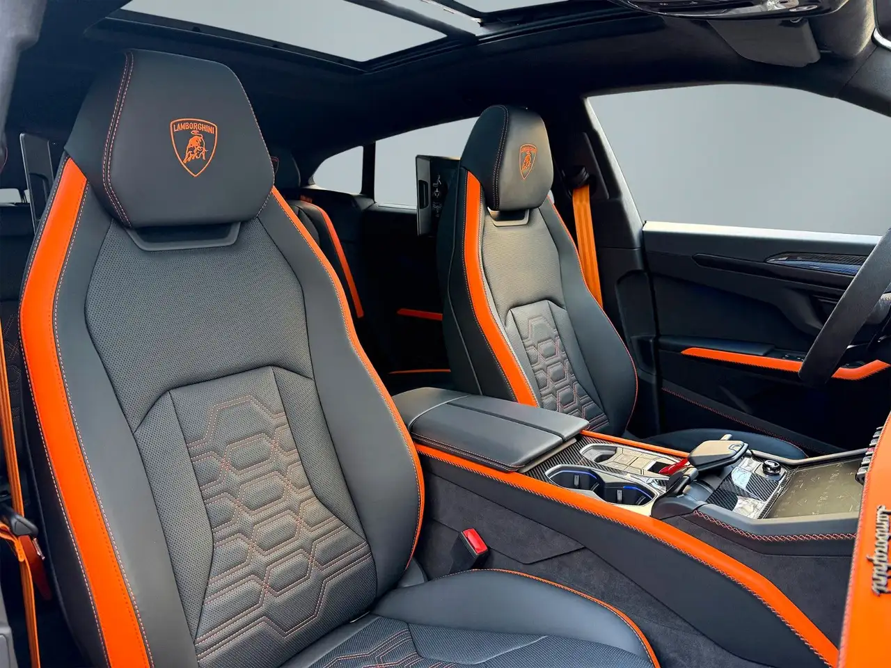 Lamborghini Urus 12