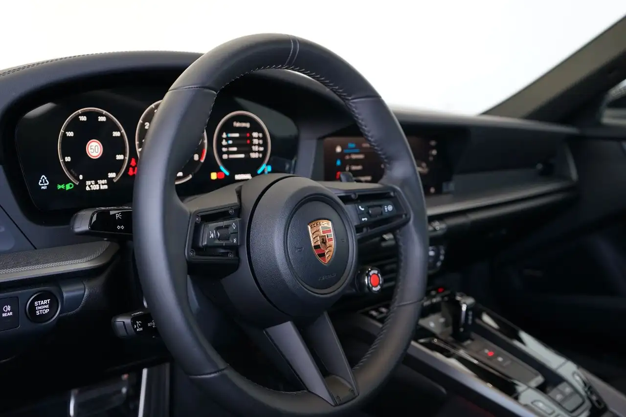 Porsche 992 11