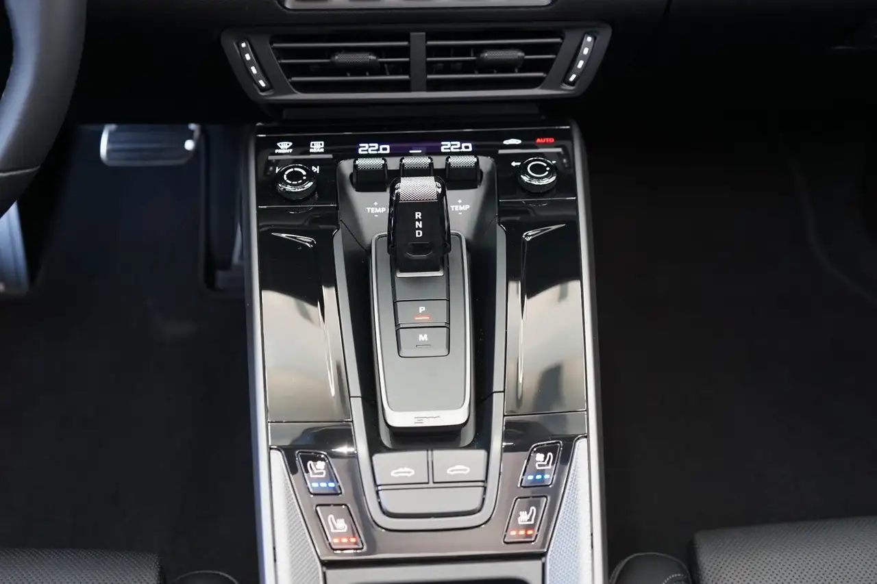 Porsche 992 15