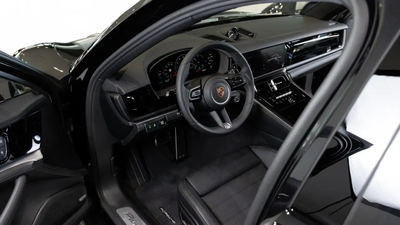 Porsche Panamera 7