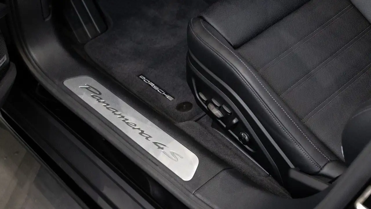 Porsche Panamera 8