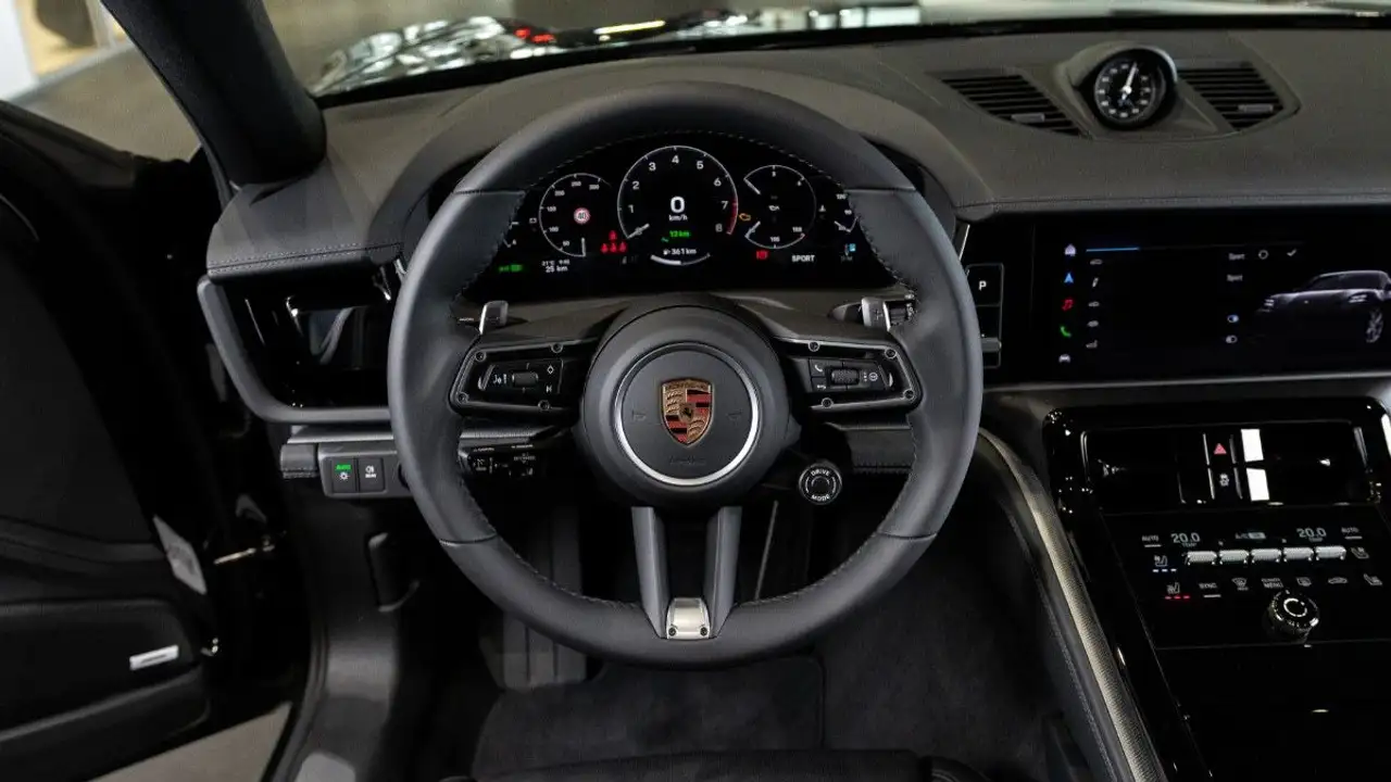 Porsche Panamera 9