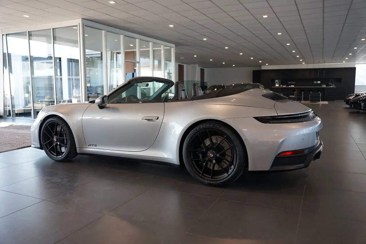 Porsche 992 2
