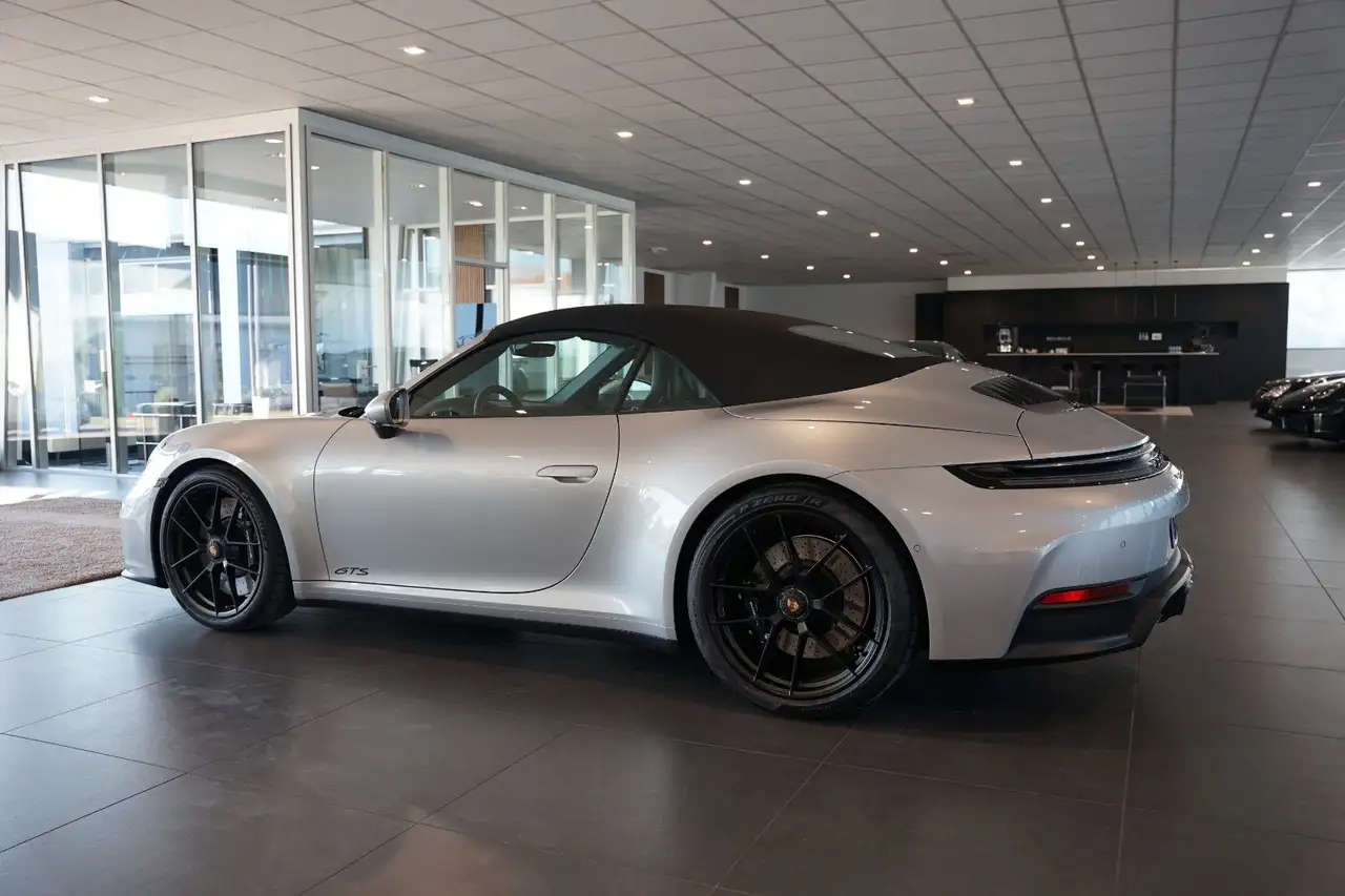 Porsche 992 6