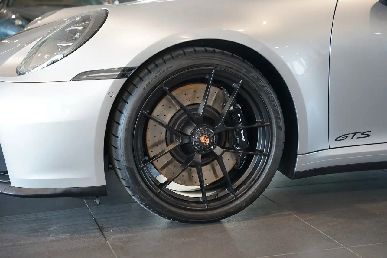 Porsche 992 9