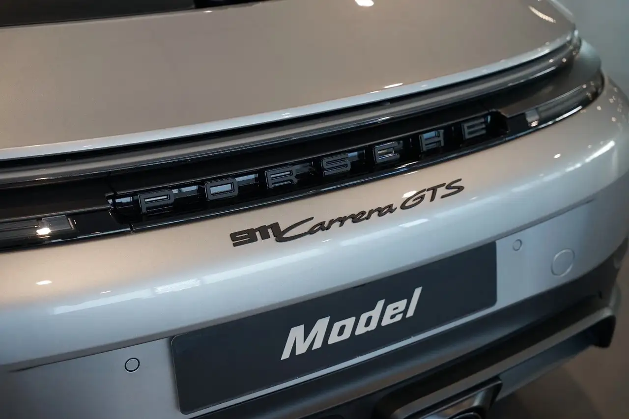 Porsche 992 11