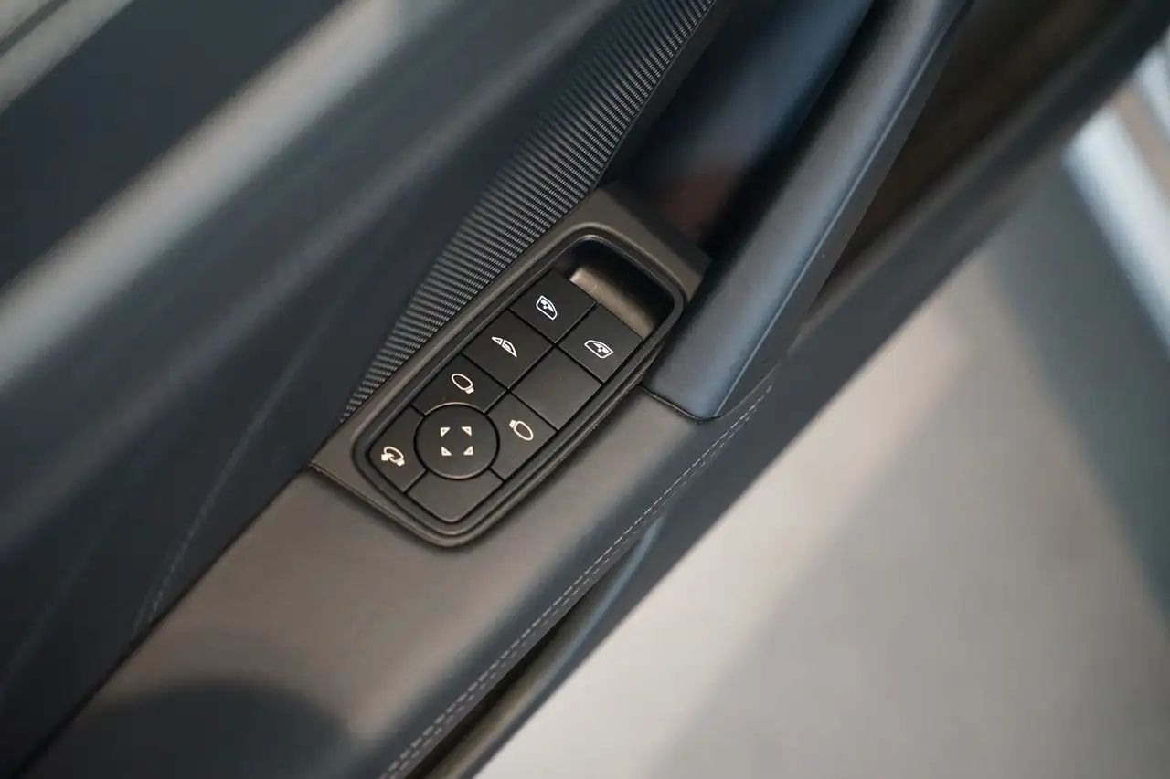 Porsche 992 16