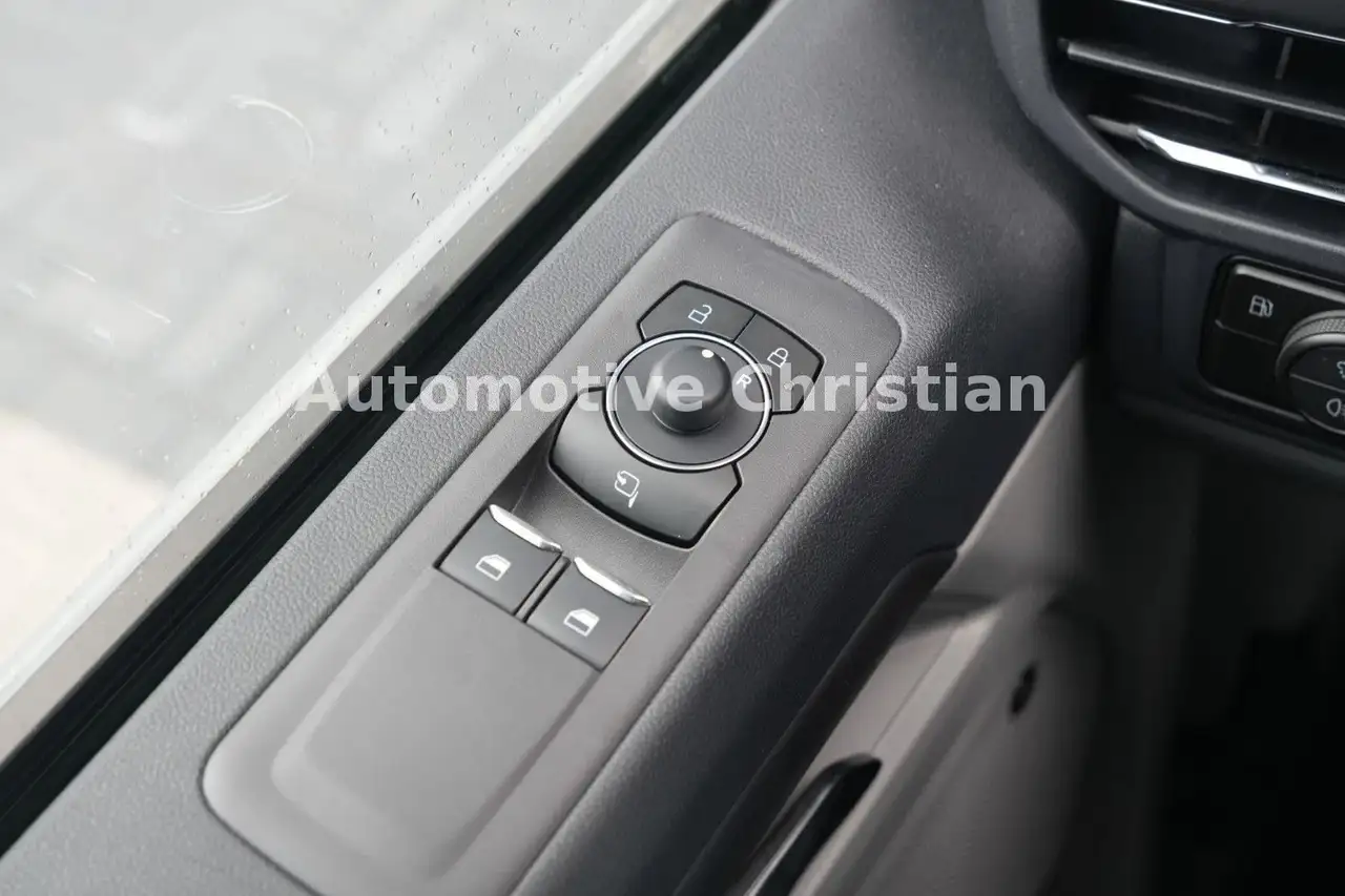 Ford Tourneo 9
