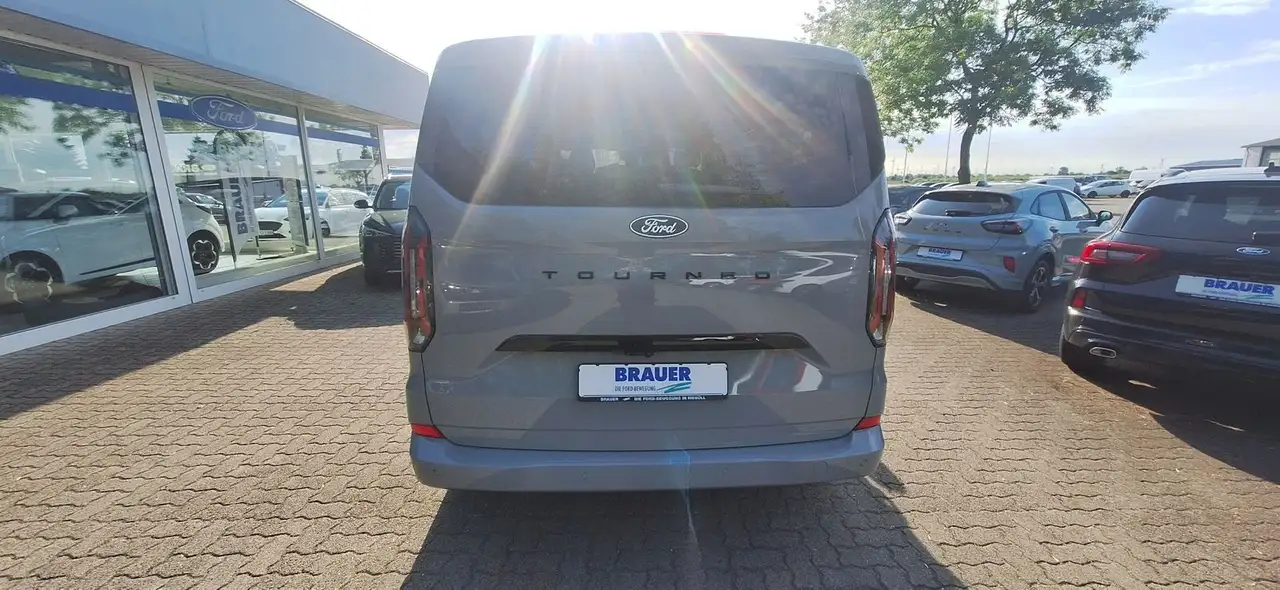 Ford Tourneo 4