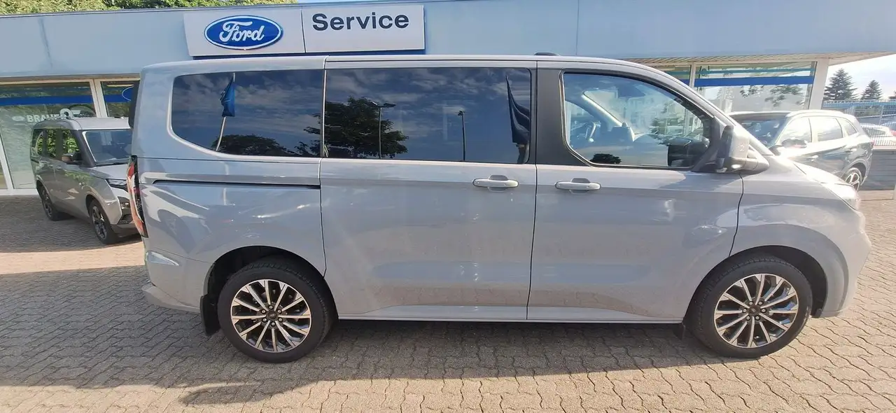 Ford Tourneo 6