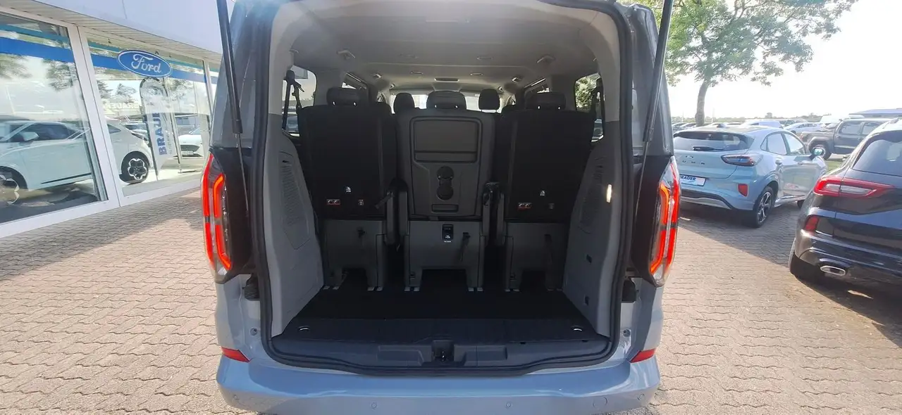 Ford Tourneo 11