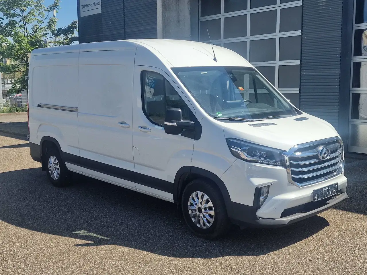 Maxus Deliver 9 6