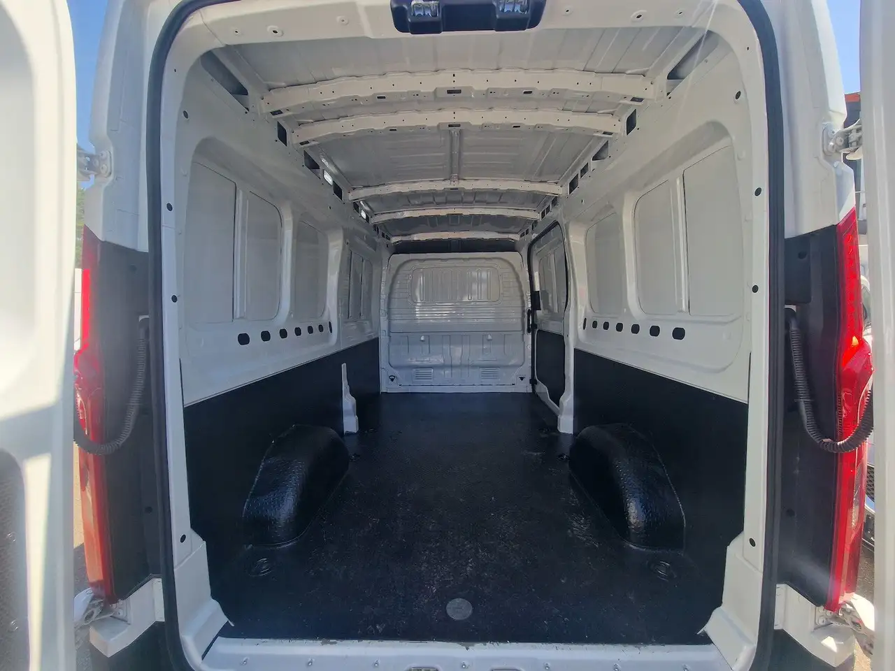 Maxus Deliver 9 9