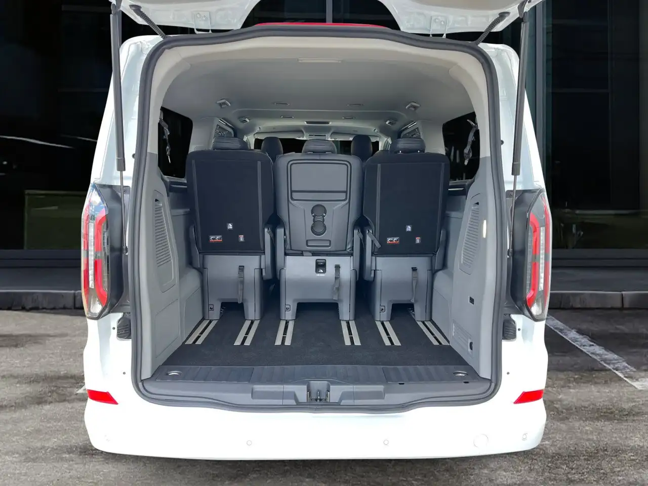 Ford Tourneo 10