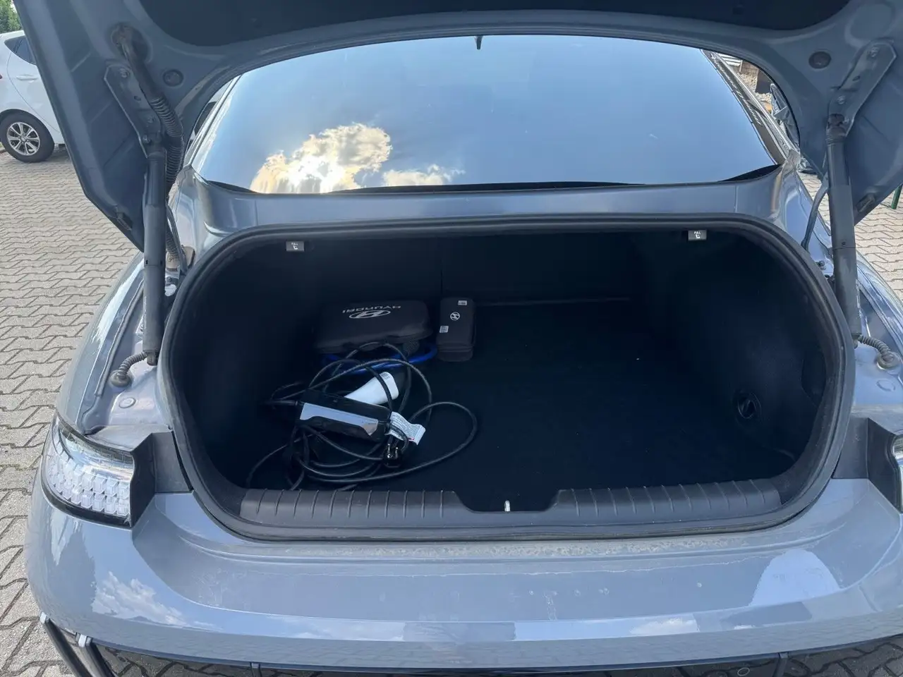 Hyundai IONIQ 12