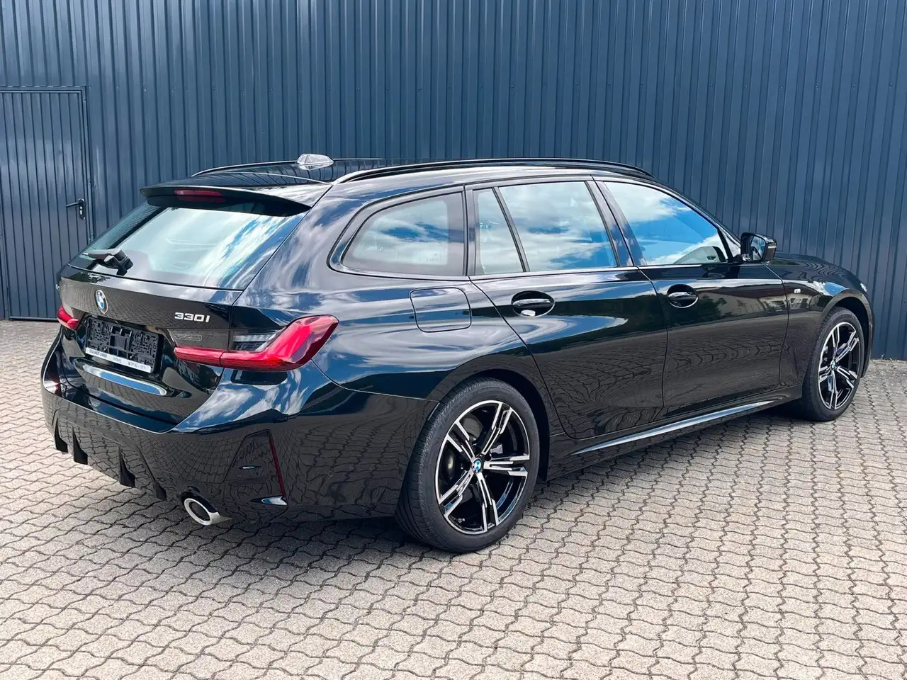 BMW 330 i 8