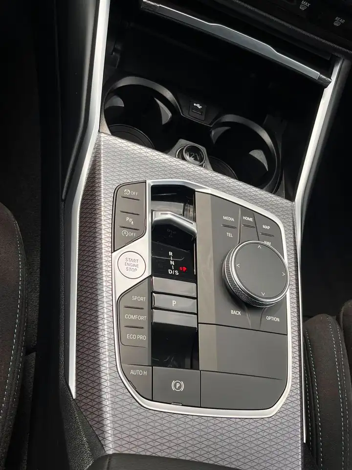 BMW 330 i 12