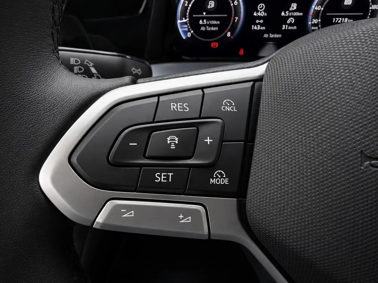 Volkswagen Golf VIII 11
