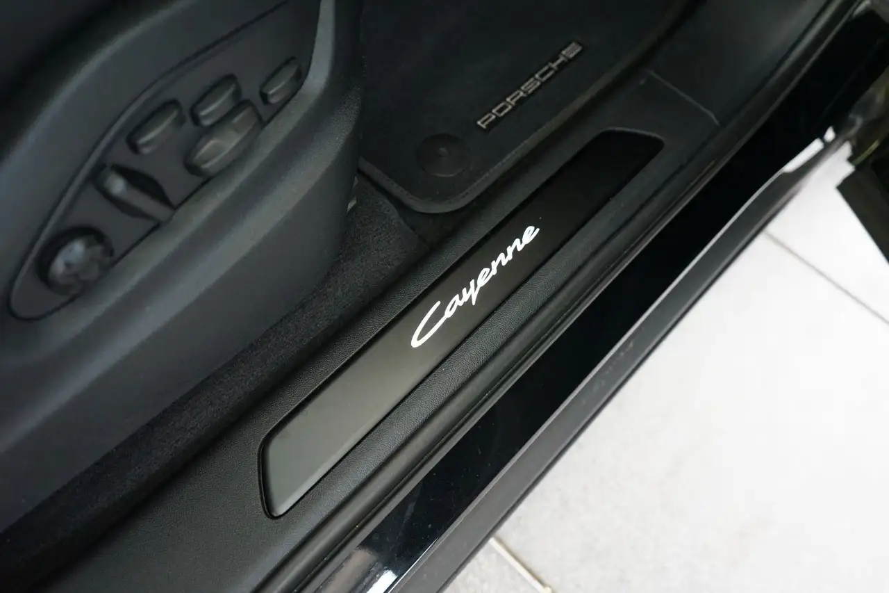 Porsche Cayenne 8