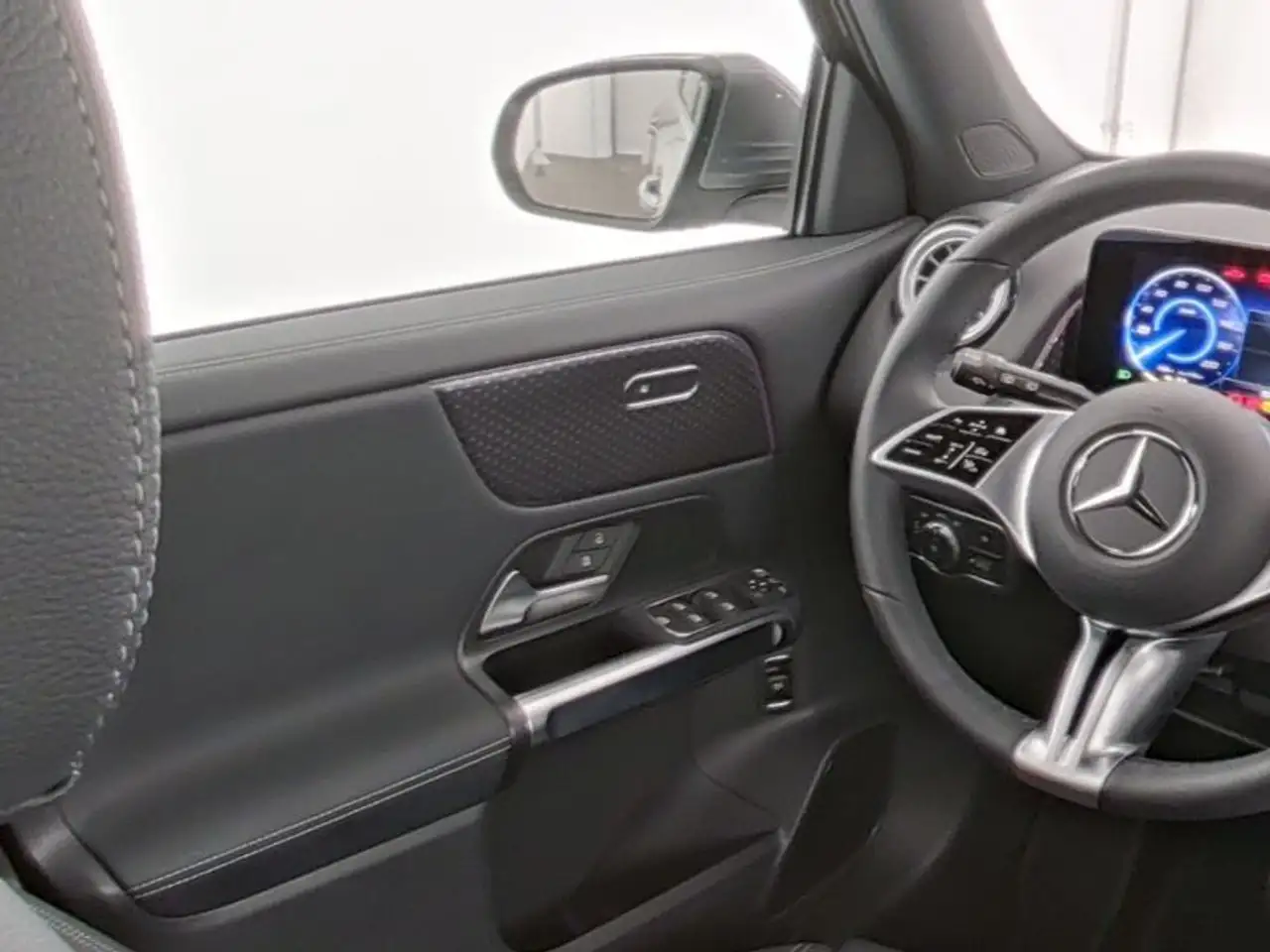 Mercedes-Benz EQB 250 6