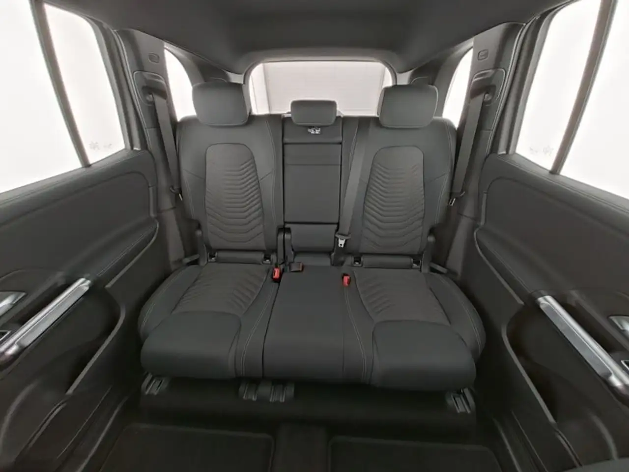 Mercedes-Benz EQB 250 10