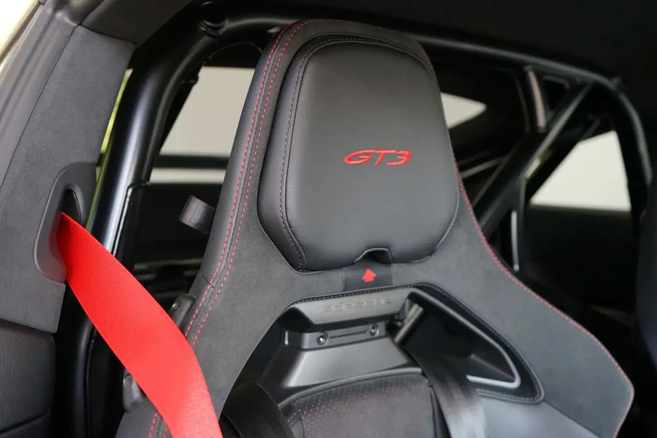 Porsche 992 11