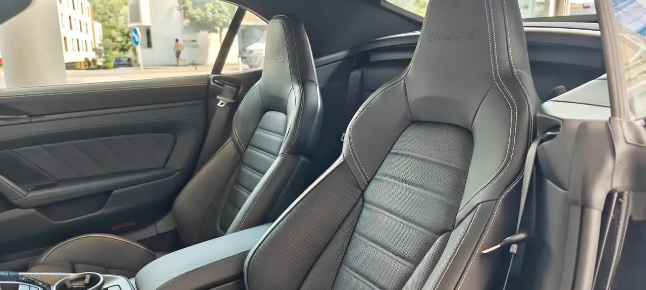 Porsche 992 911 11