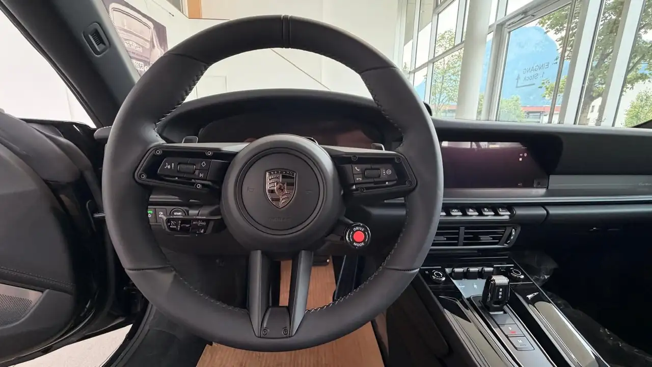 Porsche 992 911 13