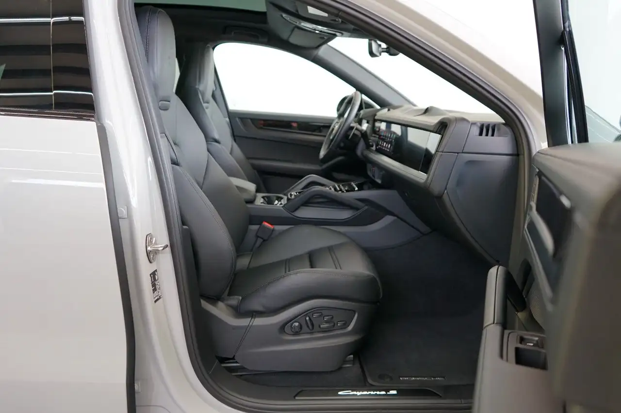 Porsche Cayenne 8