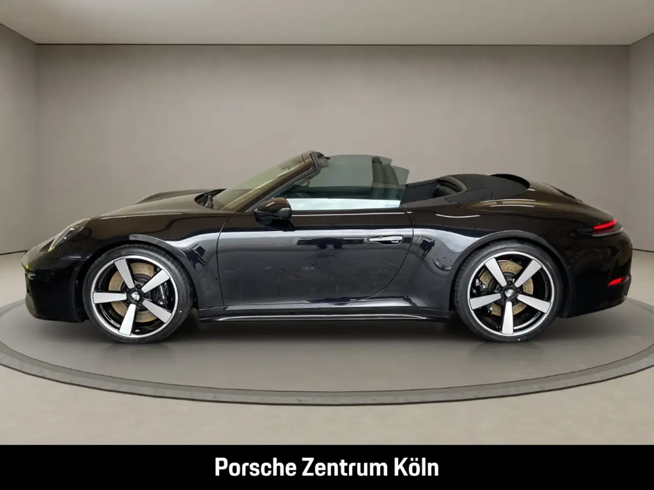 Porsche 992 911 2