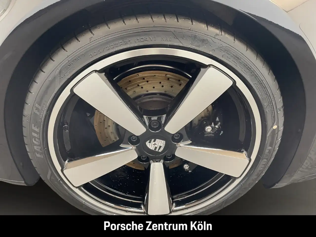 Porsche 992 911 10