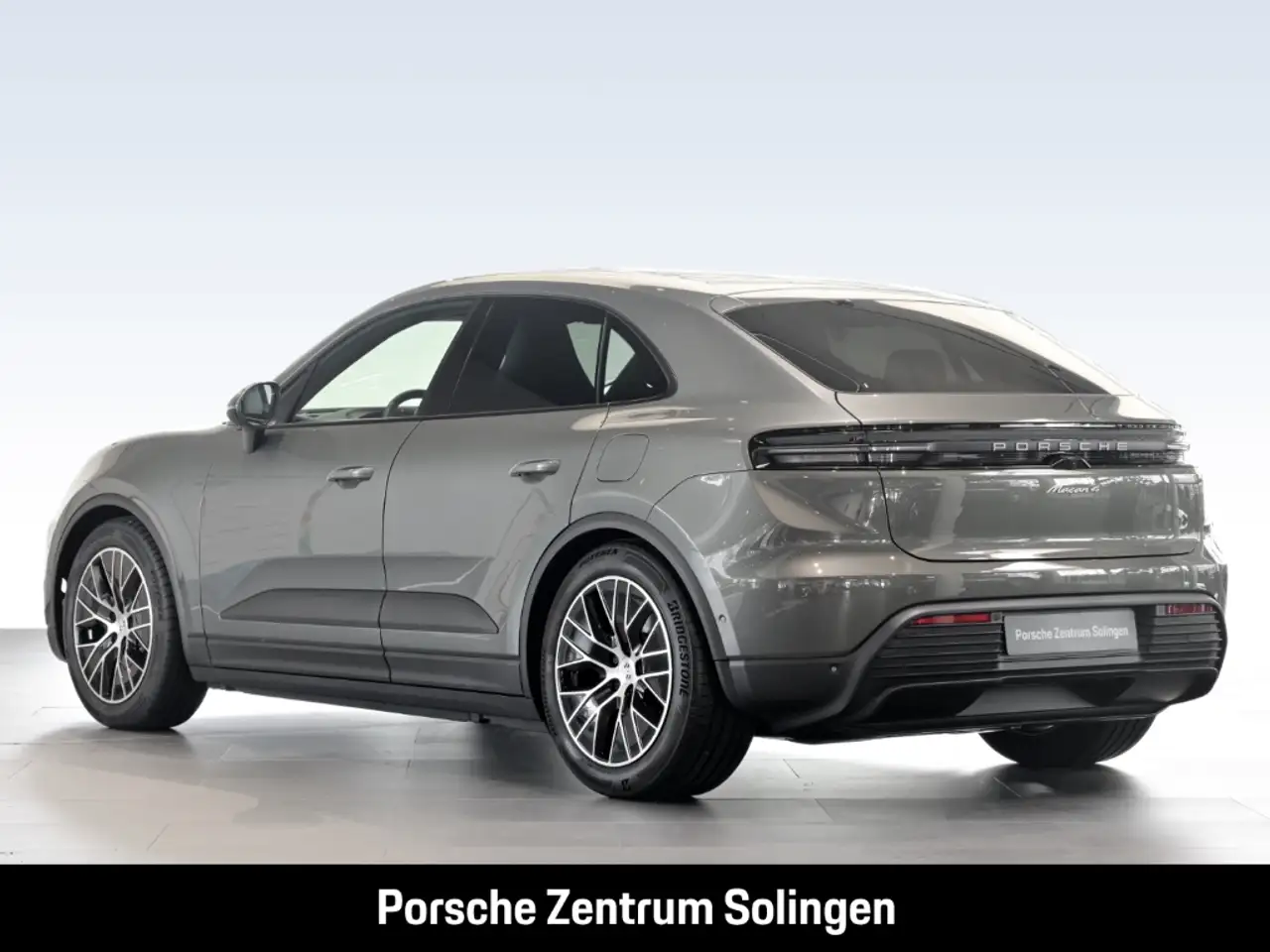 Porsche Macan 4 3