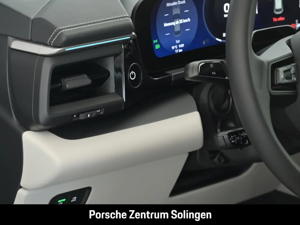 Porsche Macan 4 12