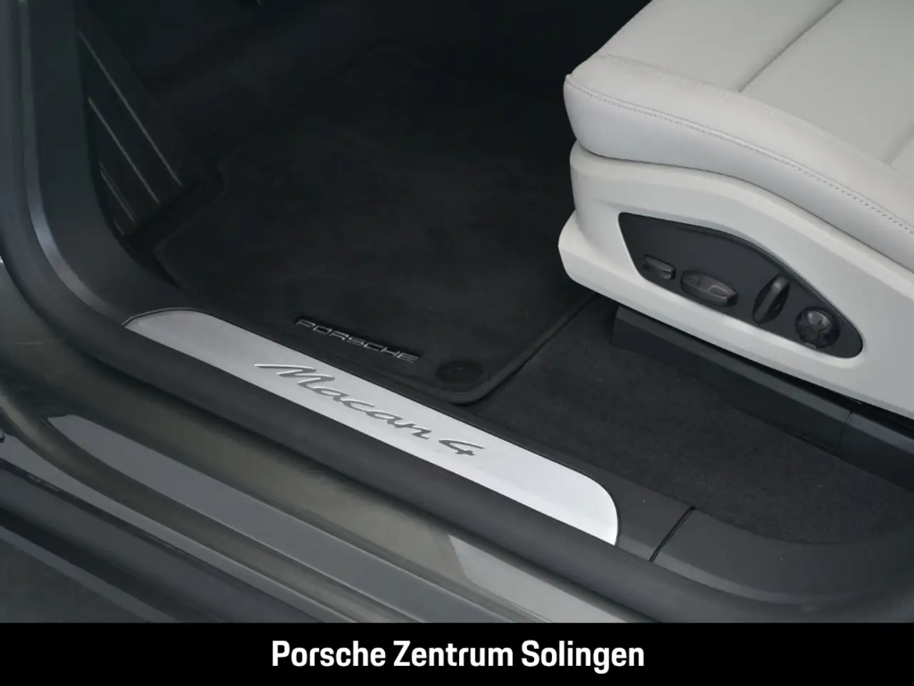 Porsche Macan 4 14